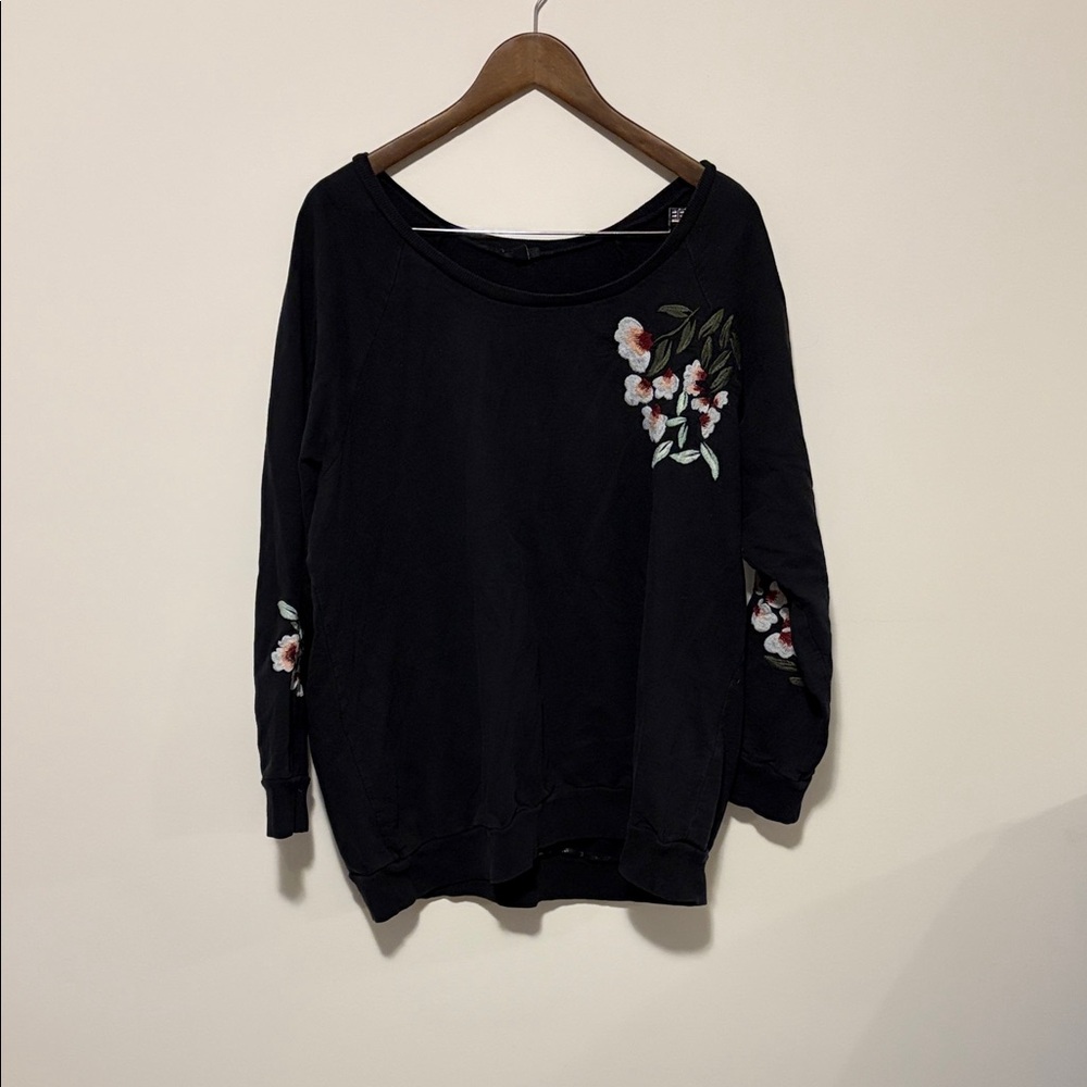 torrid Black Pullover Sweatshirt